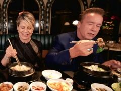 Arnold and Linda Hamilton Try Some Korean Food